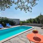 Vele Loft Ein-schlafzimmer-apartment Mit Meerblick By Interhome Apartment Makarska