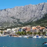 Apartment Vele Loft Ein-schlafzimmer-apartment Mit Meerblick By Interhome Makarska