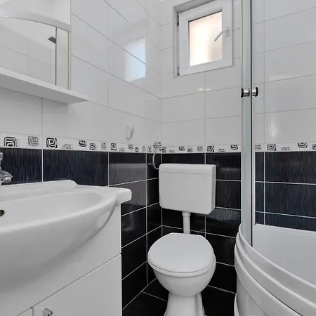Apartamento Vele Loft Ein-schlafzimmer-apartment Mit Meerblick By Interhome Makarska