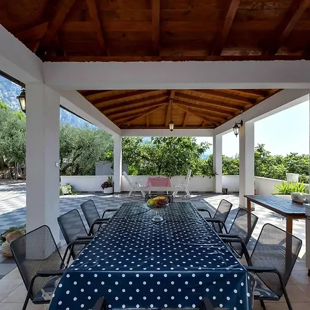Vele Loft Ein-schlafzimmer-apartment Mit Meerblick By Interhome Apartamento Makarska